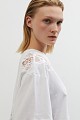 T-shirt με κέντημα