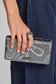 Clutch τσάντα μουαρέ με δαχτυλίδι με στρας